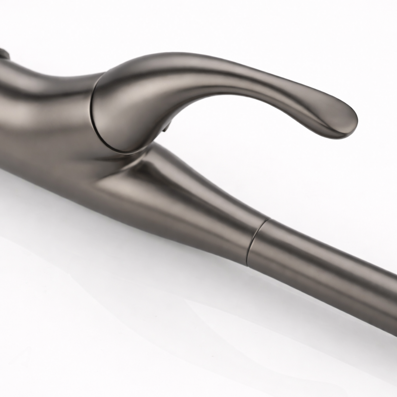 cortenvale-dorix-pull-down-kitchen-faucet-handle-detail
